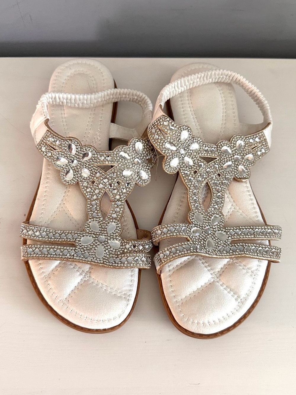 Alicegana - Women’s, White Beaded Bohemian T-Strap Sandals Size 7